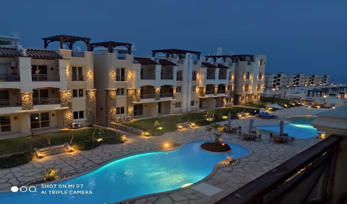 قرية بلوبلو العين السخنة