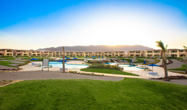 قرية لافيستا توباز العين السخنة